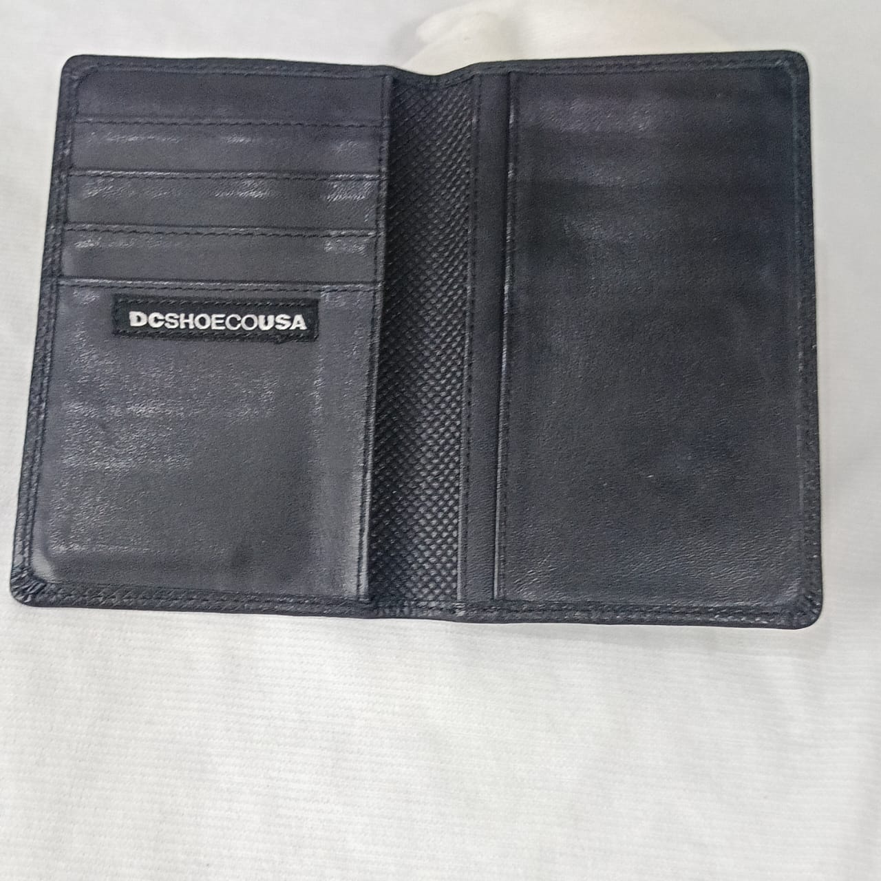 Portefeuille dcshoecousa USA en cuir vintage original