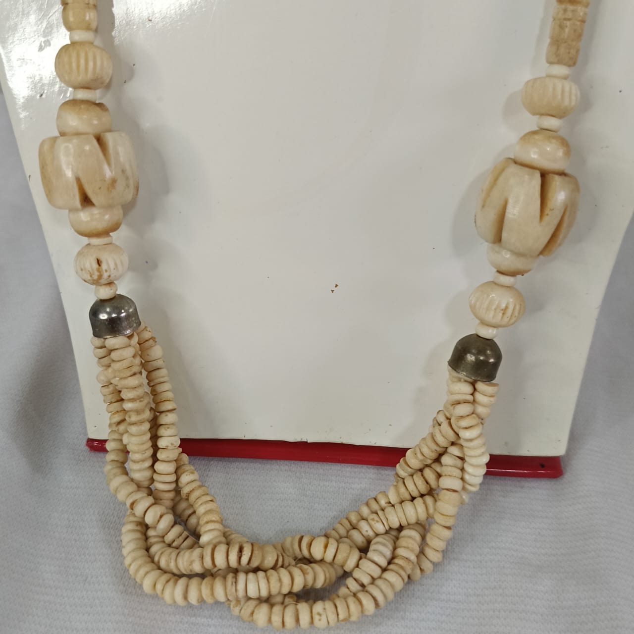 عقد تحفة بالعاج ناعم - طول مغلق 30cm