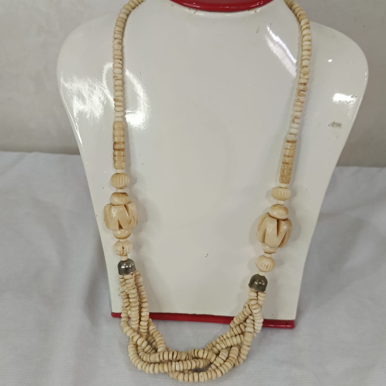عقد تحفة بالعاج ناعم - طول مغلق 30cm