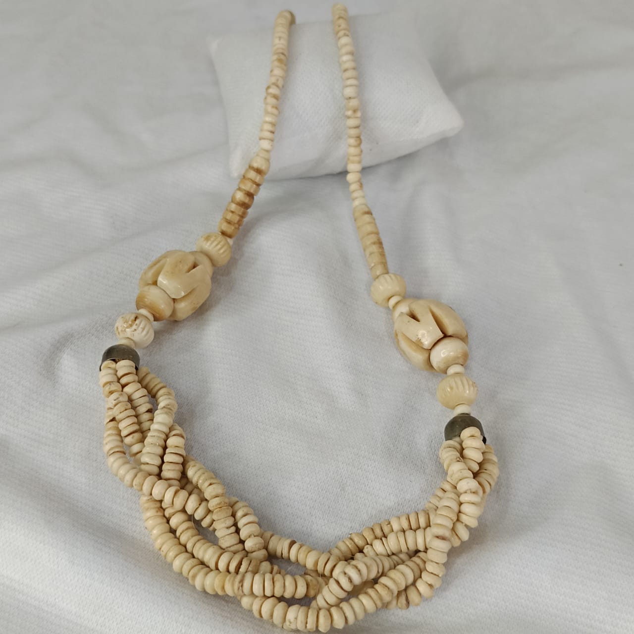 عقد تحفة بالعاج ناعم - طول مغلق 30cm