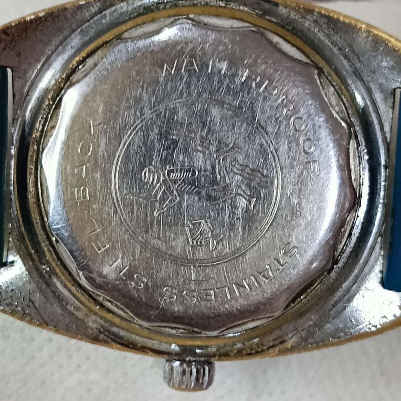 Montre cernos mécanique plongée vintage original