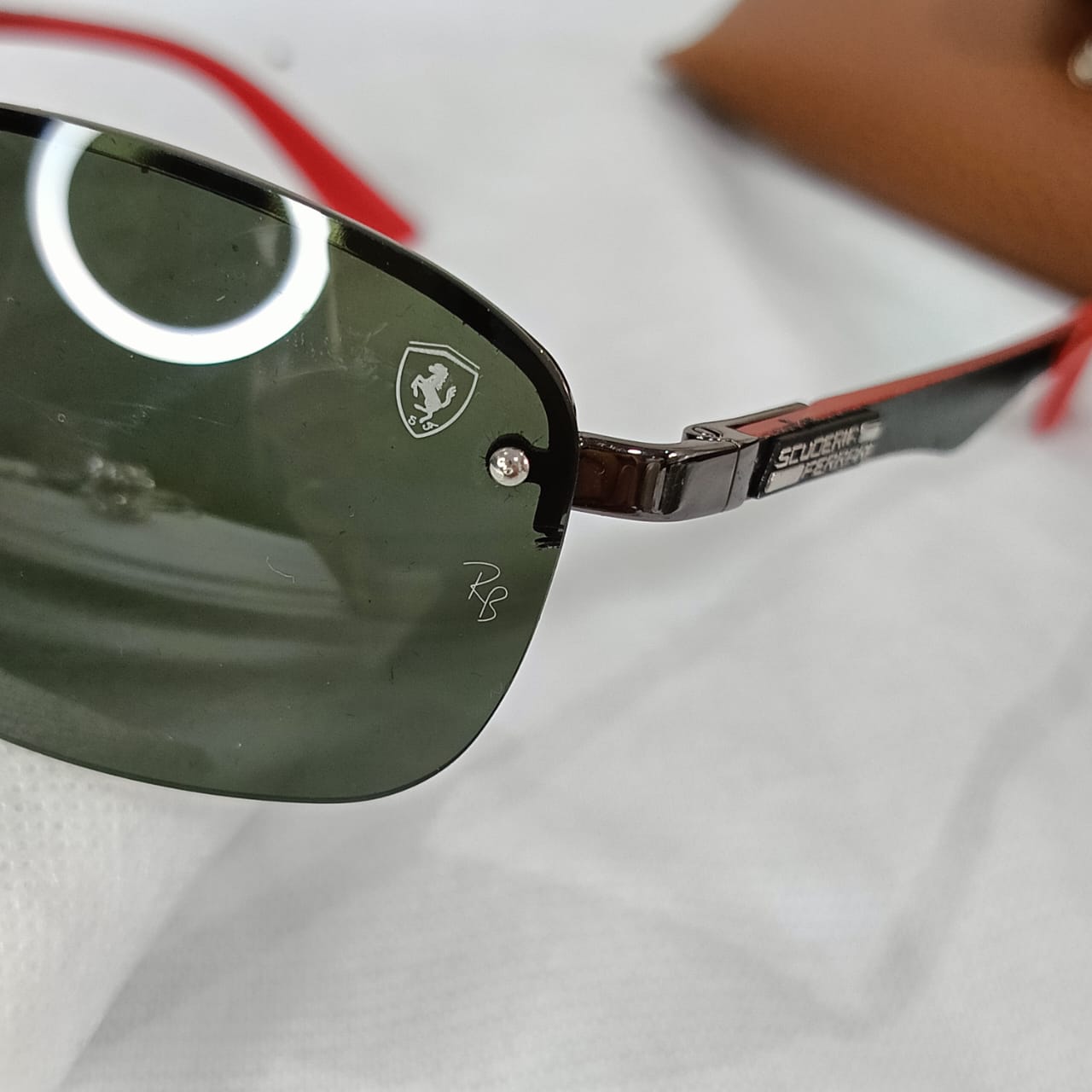 Lunette ray ben Ferrari carbone original italien