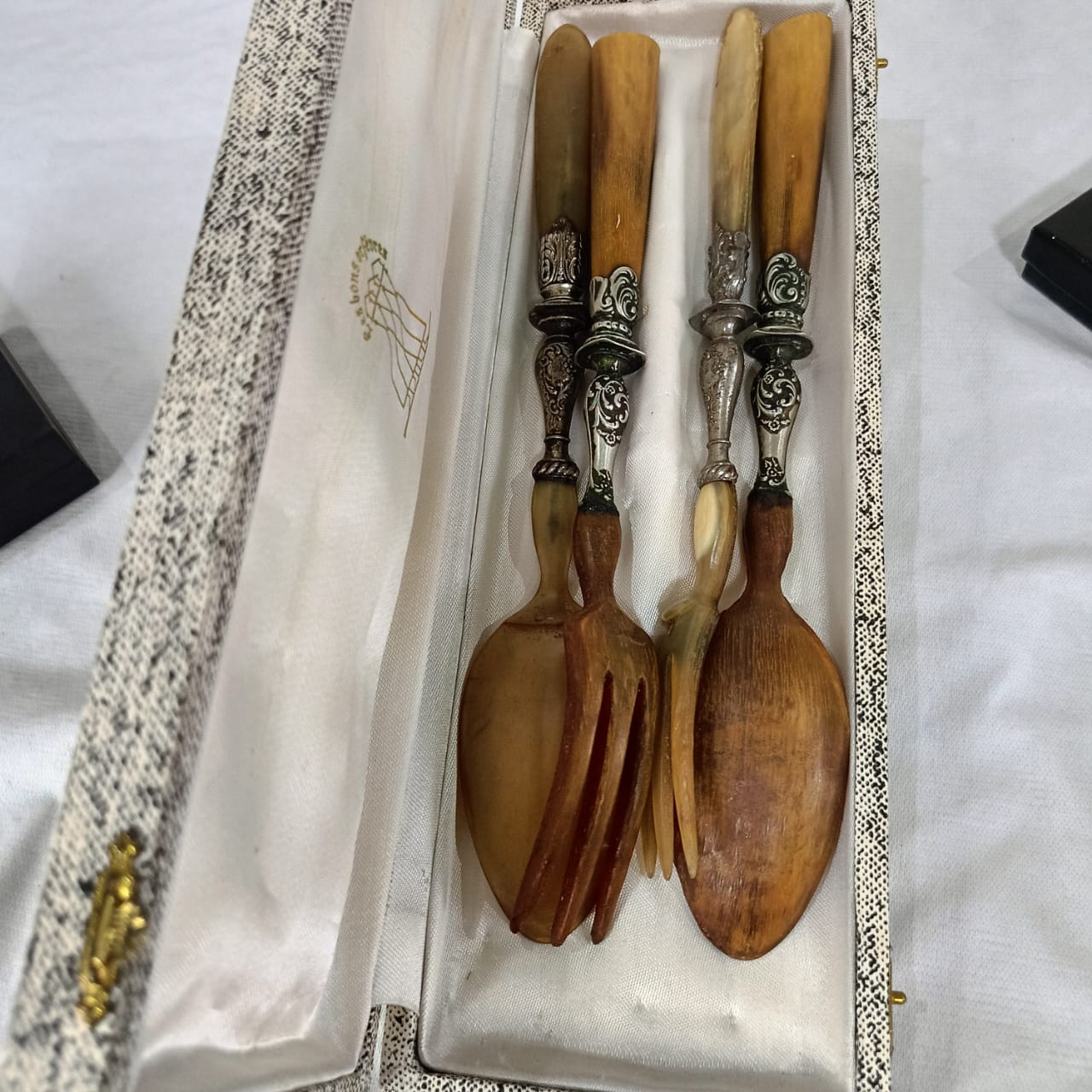 طقم فرنسي قديم عااج وكهرمان