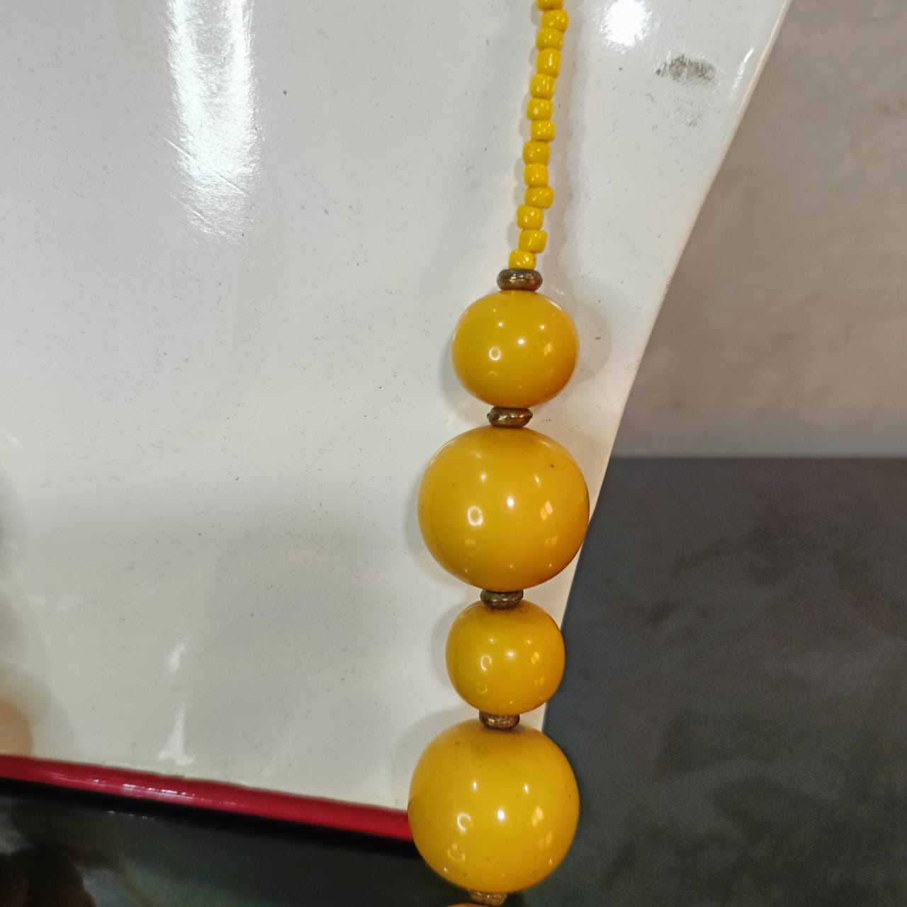 عقد جميل تحفة