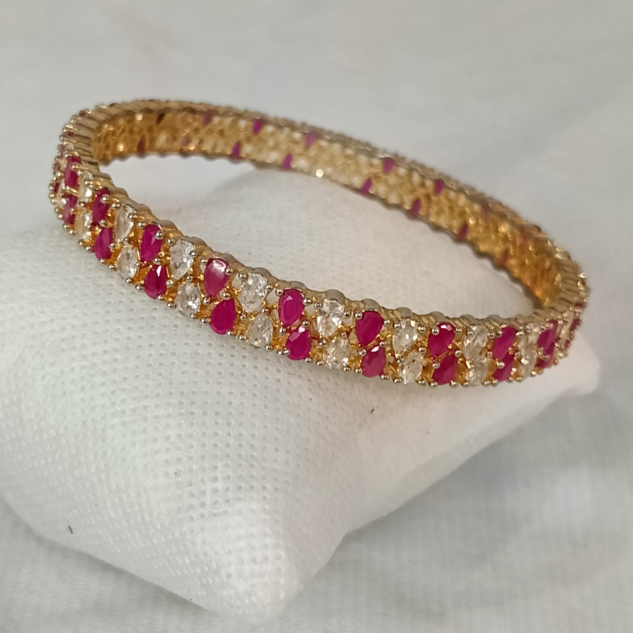 سوار بلاكي مرصع بحجر ياقوت  قطر 7