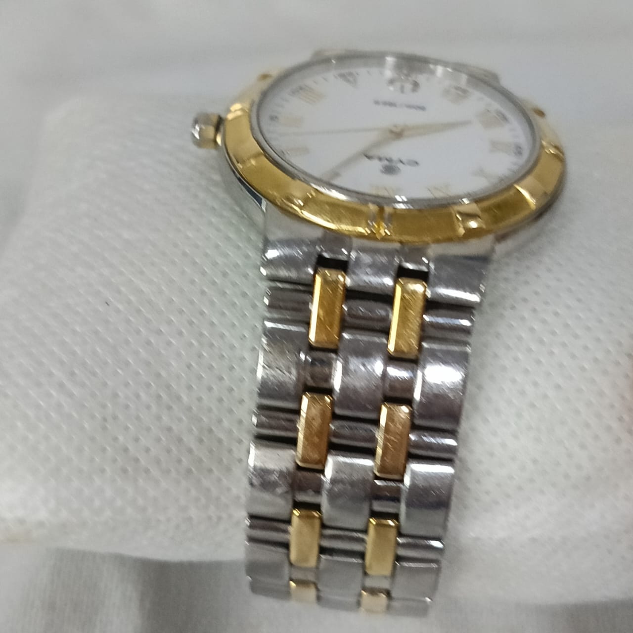 Montre cyma Quartz et saphir original