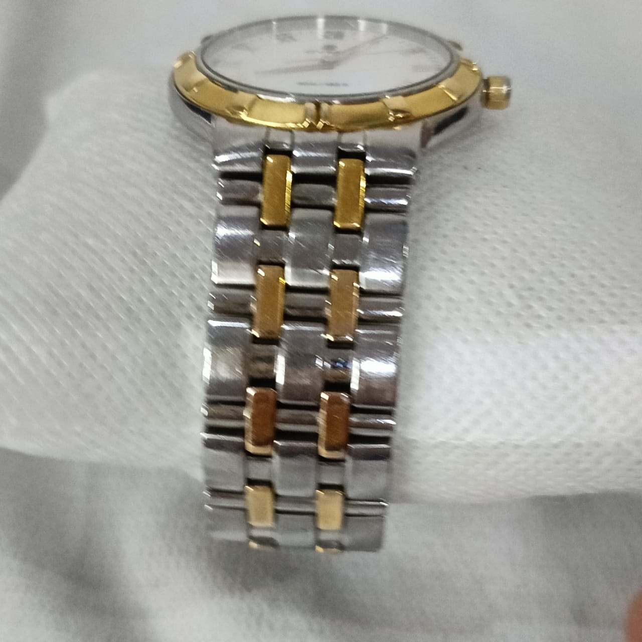 Montre cyma Quartz et saphir original