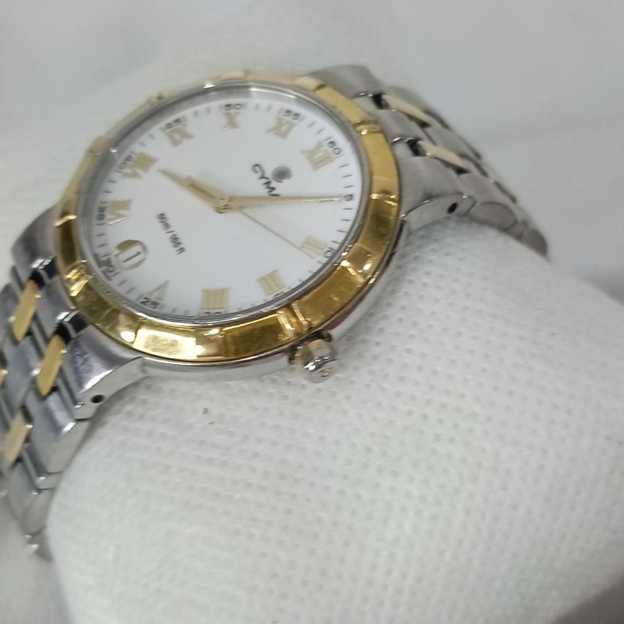 Montre cyma Quartz et saphir original
