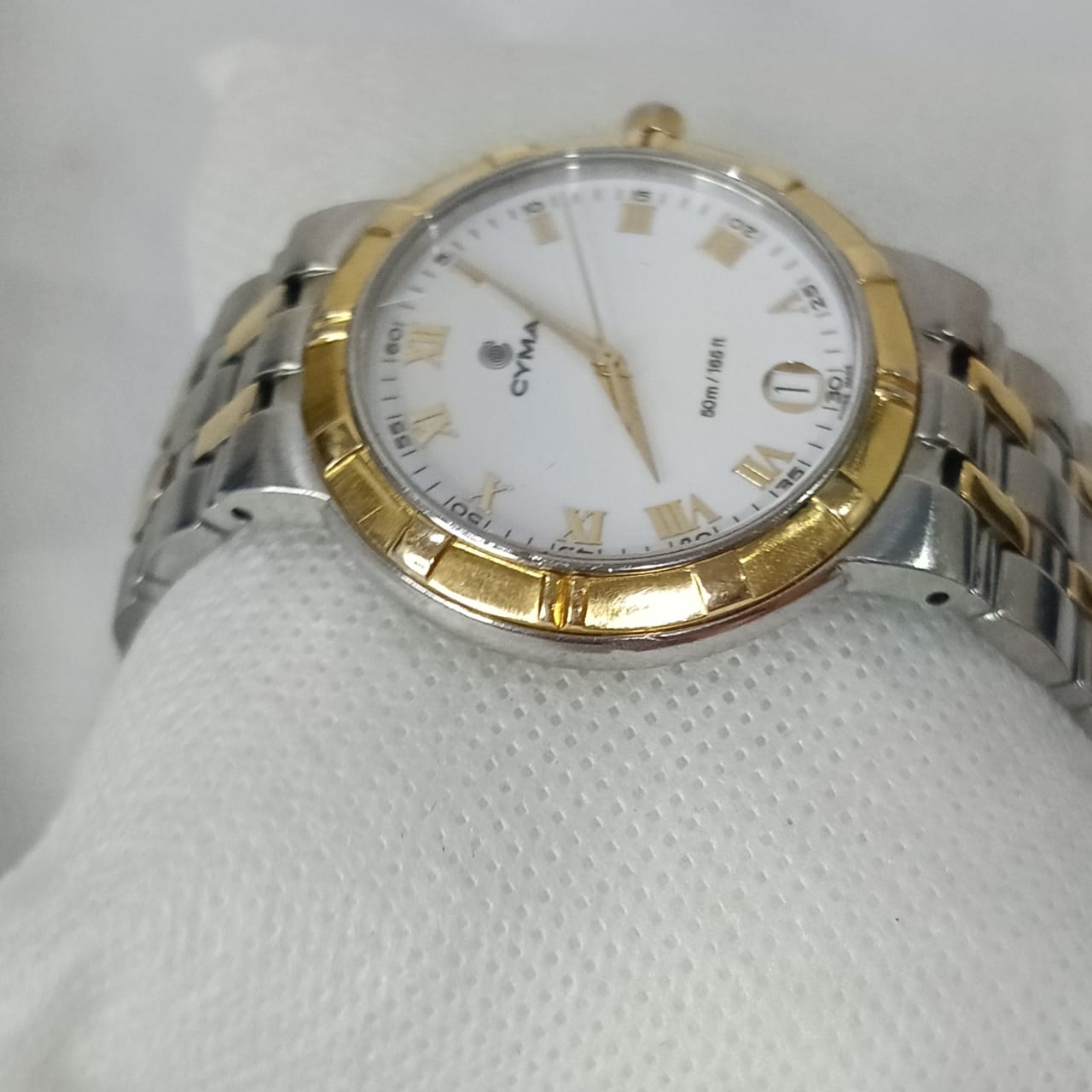 Montre cyma Quartz et saphir original