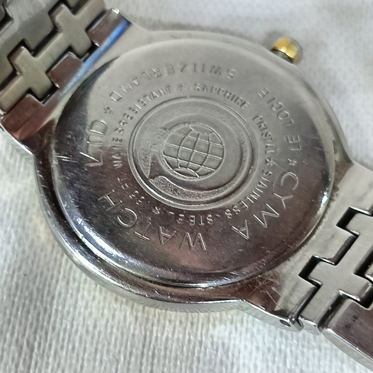 Montre cyma Quartz et saphir original