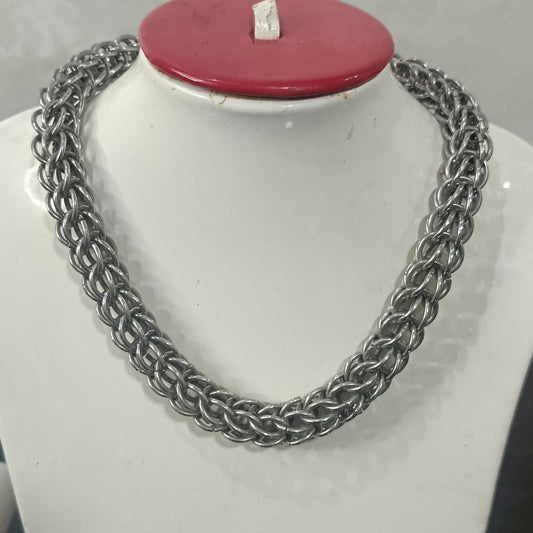 سلسلة من معدن