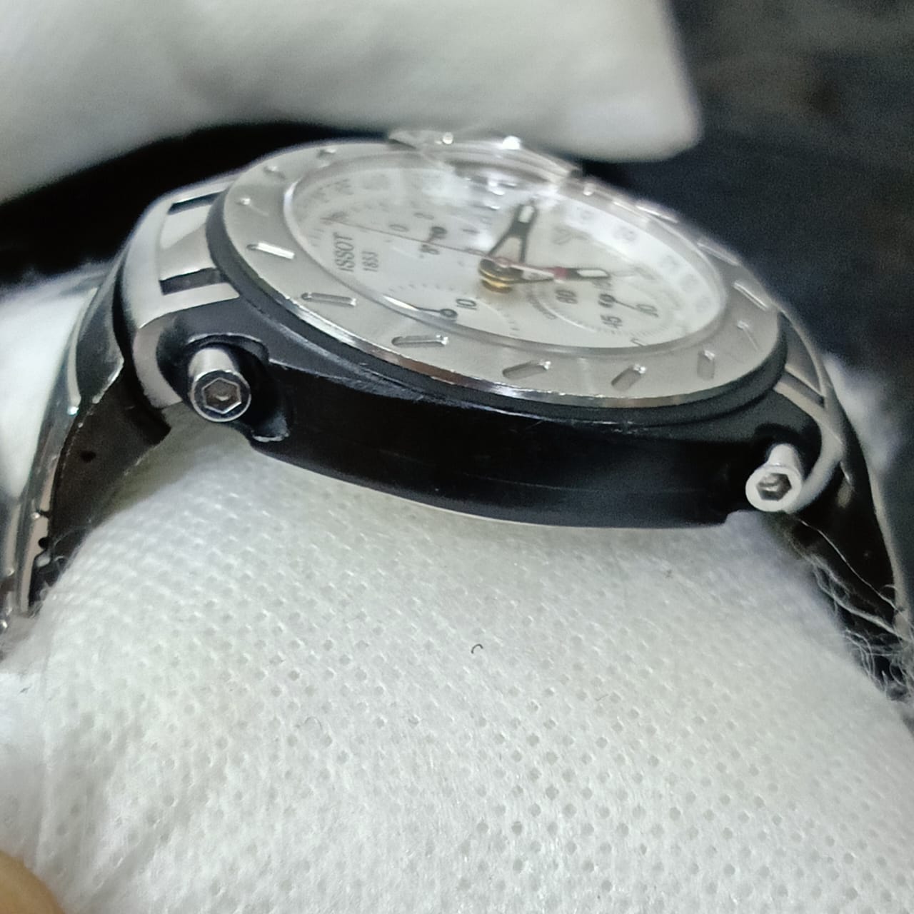 Montre Tissot chronographe Quartz original et saphir
