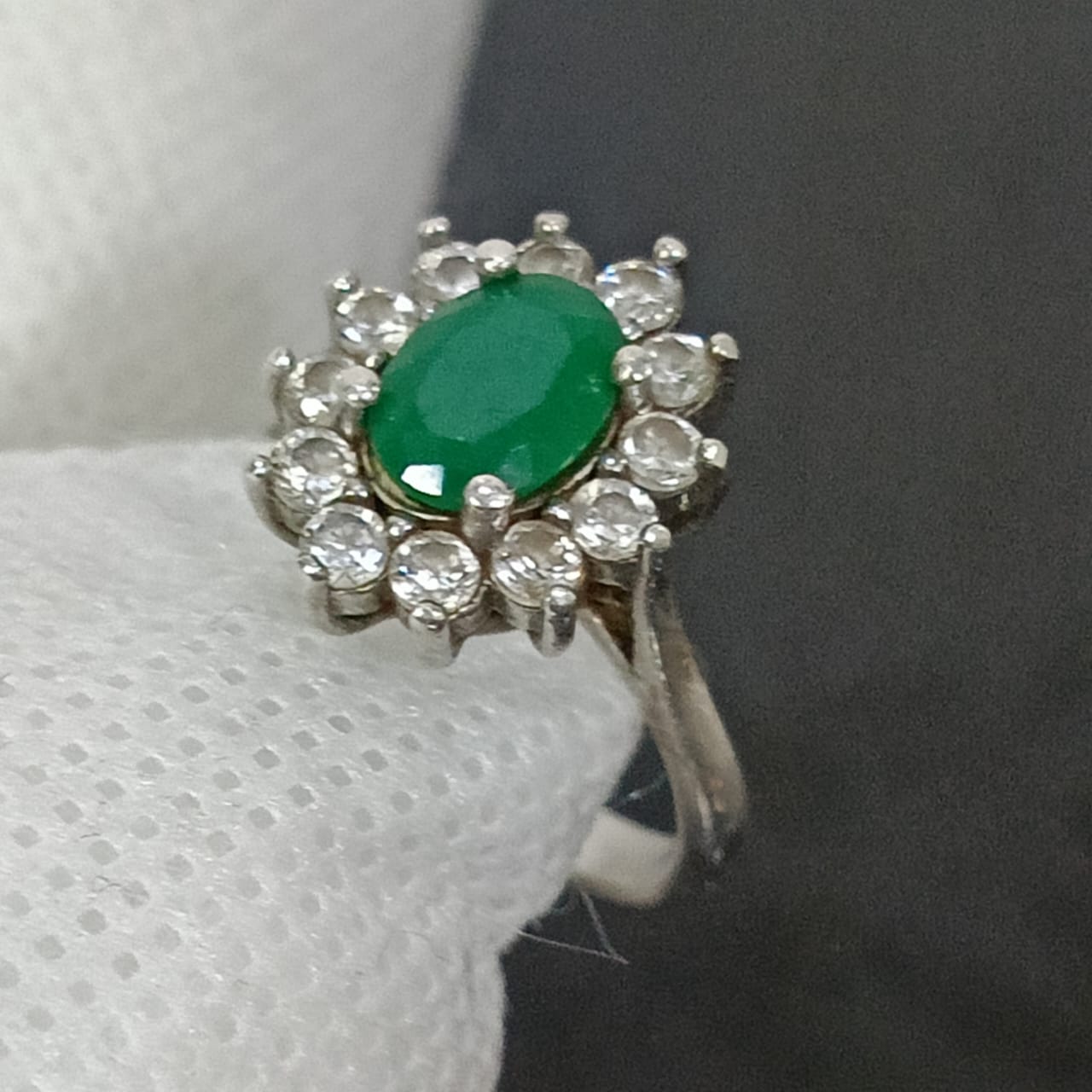 خاتم فضة نسائي مرصع بالأحجار