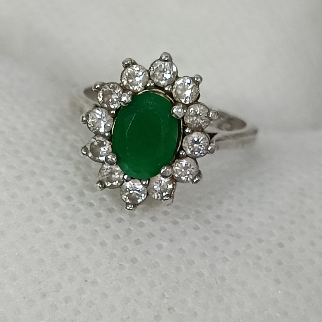 خاتم فضة نسائي مرصع بالأحجار