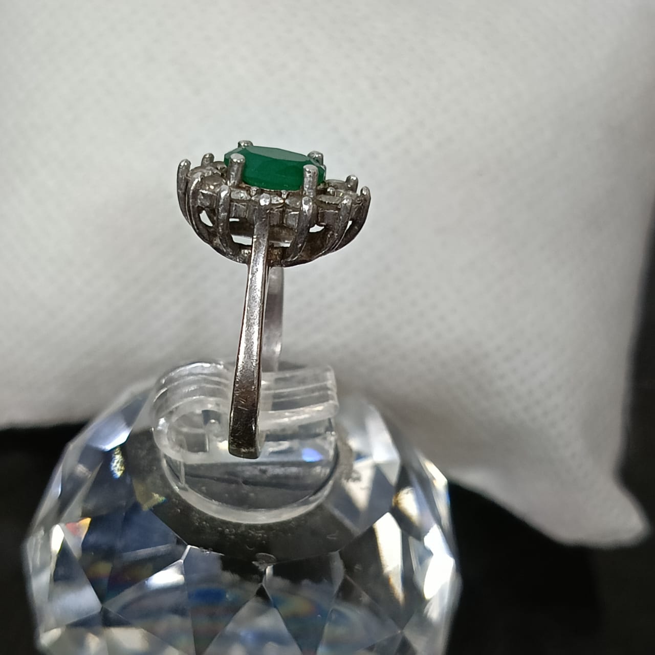 خاتم فضة نسائي مرصع بالأحجار