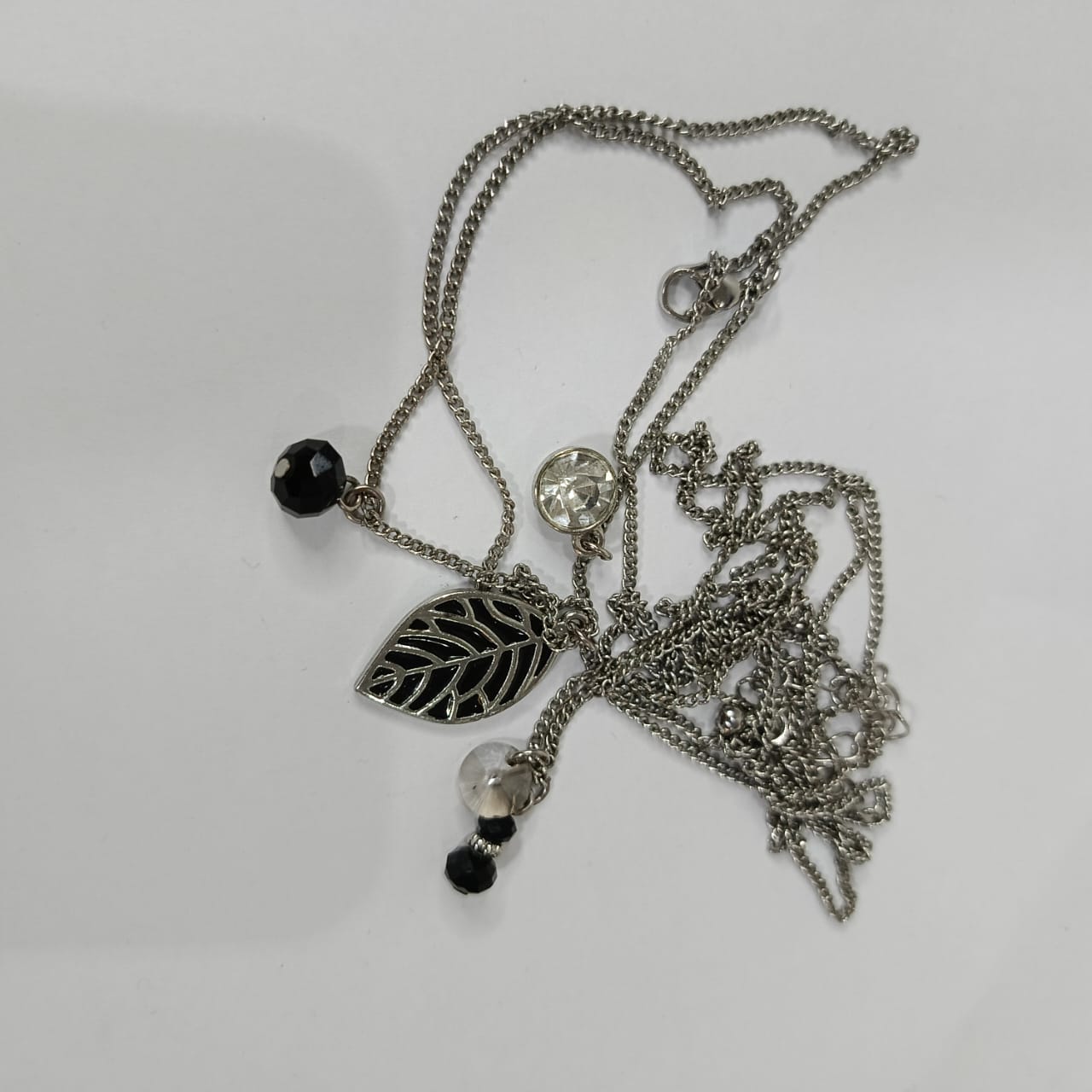 سنسلة نسائية طويلة