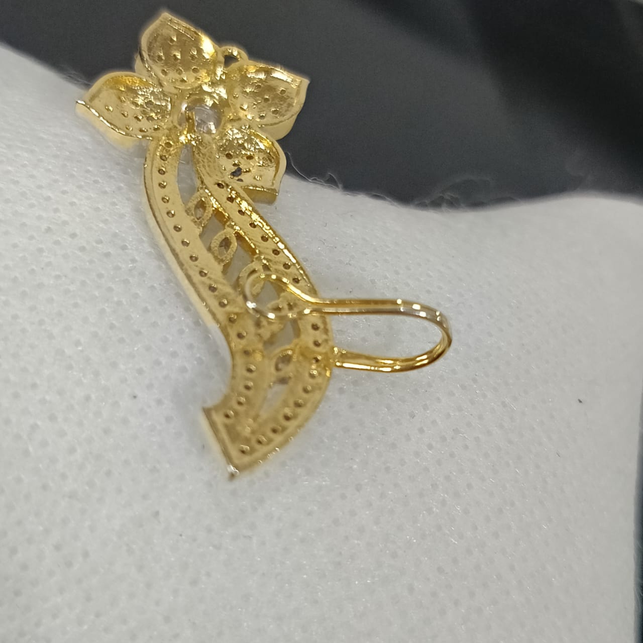 أقفال بلاكي مرصعة بالأحجار