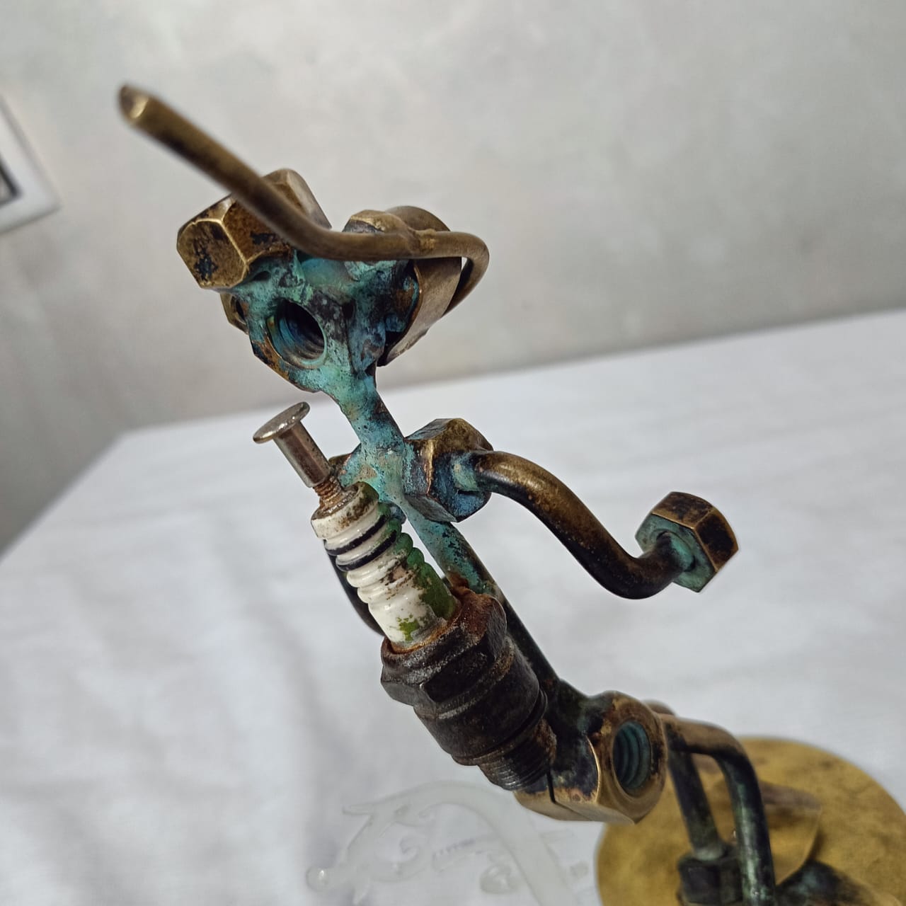 Ancien statut en bronze doré