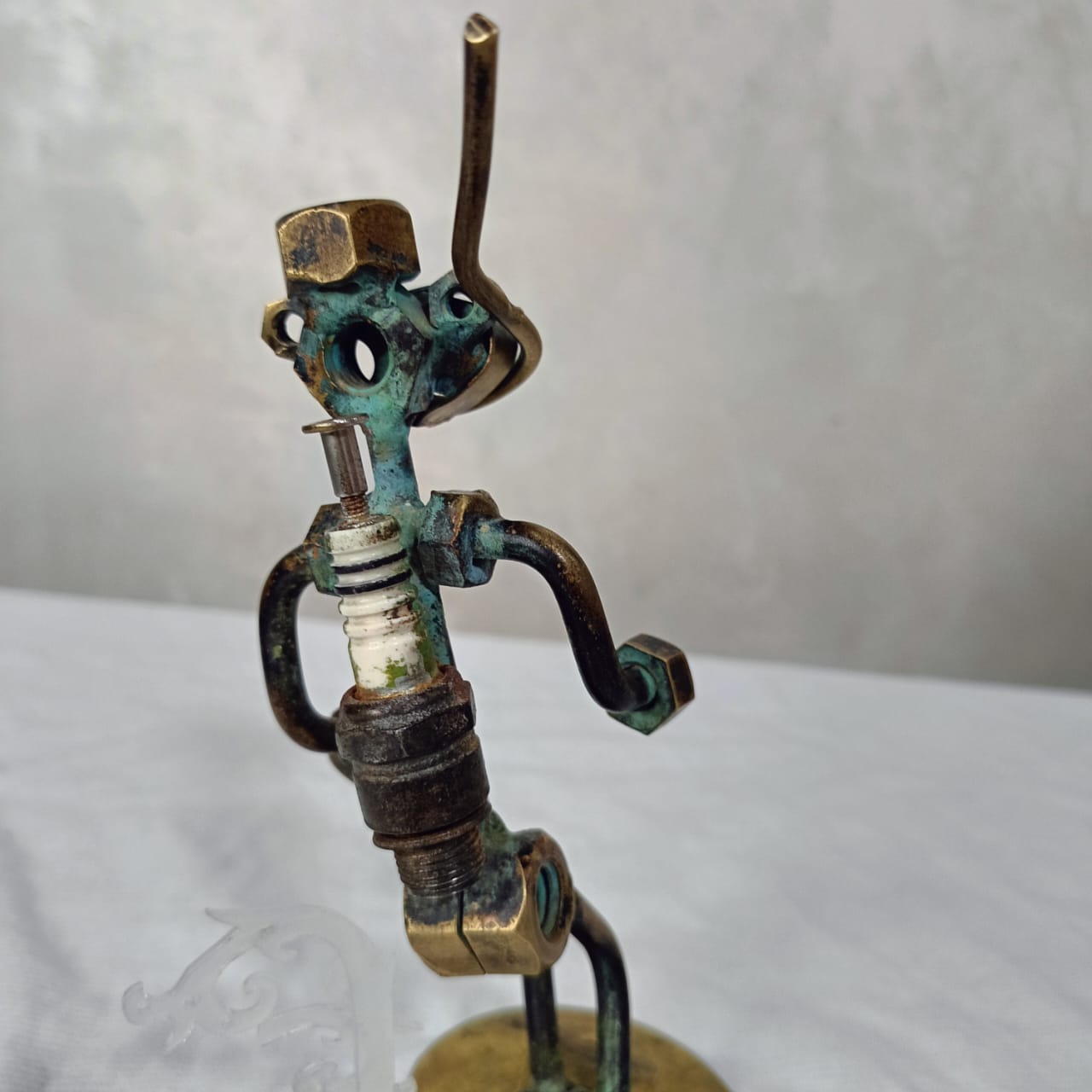 Ancien statut en bronze doré