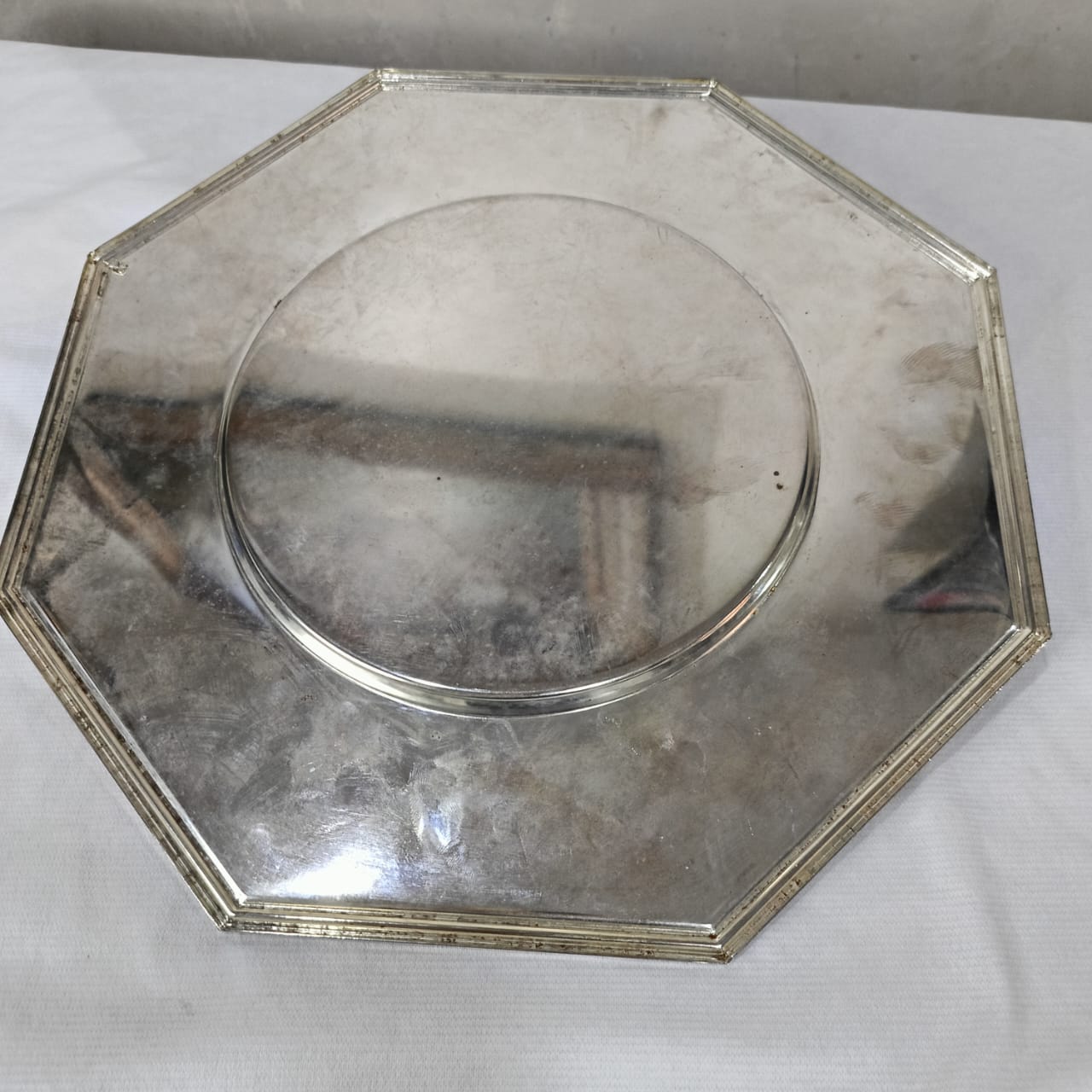 Plat argenté antique décoratif