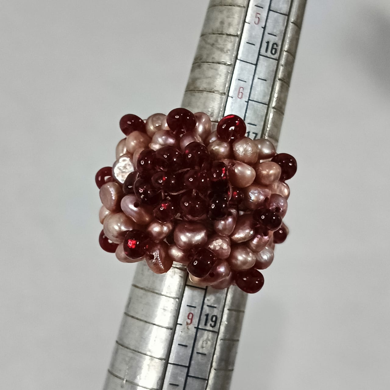 خاتم نادر نسائي بالجوهر وعقيق رماني طبيعي وخيط