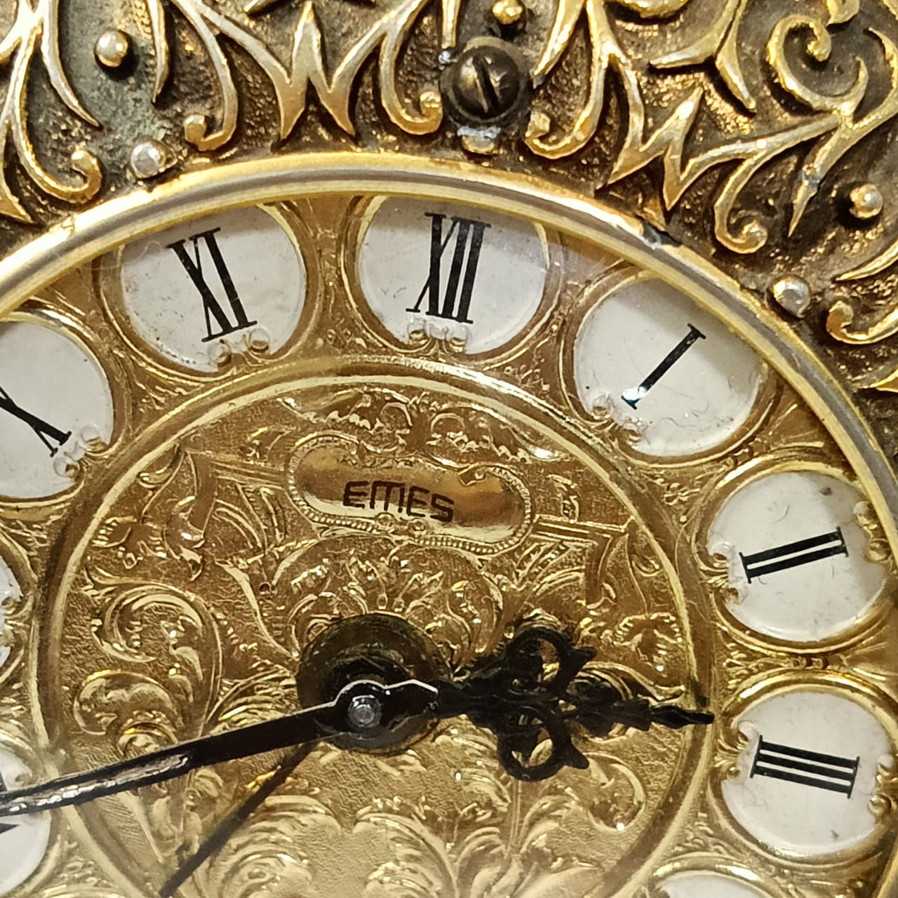 Ancienne pendule en bronze doré mécanique vintage