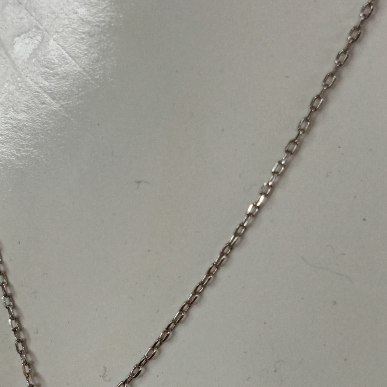 سلسلة تحفة بلاكي ذهب أبيض18k بحجر ياقوت