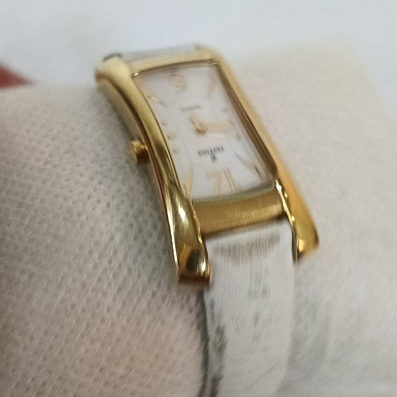 Montre Festina femme tableau nacre blanche Quartz plaqué or