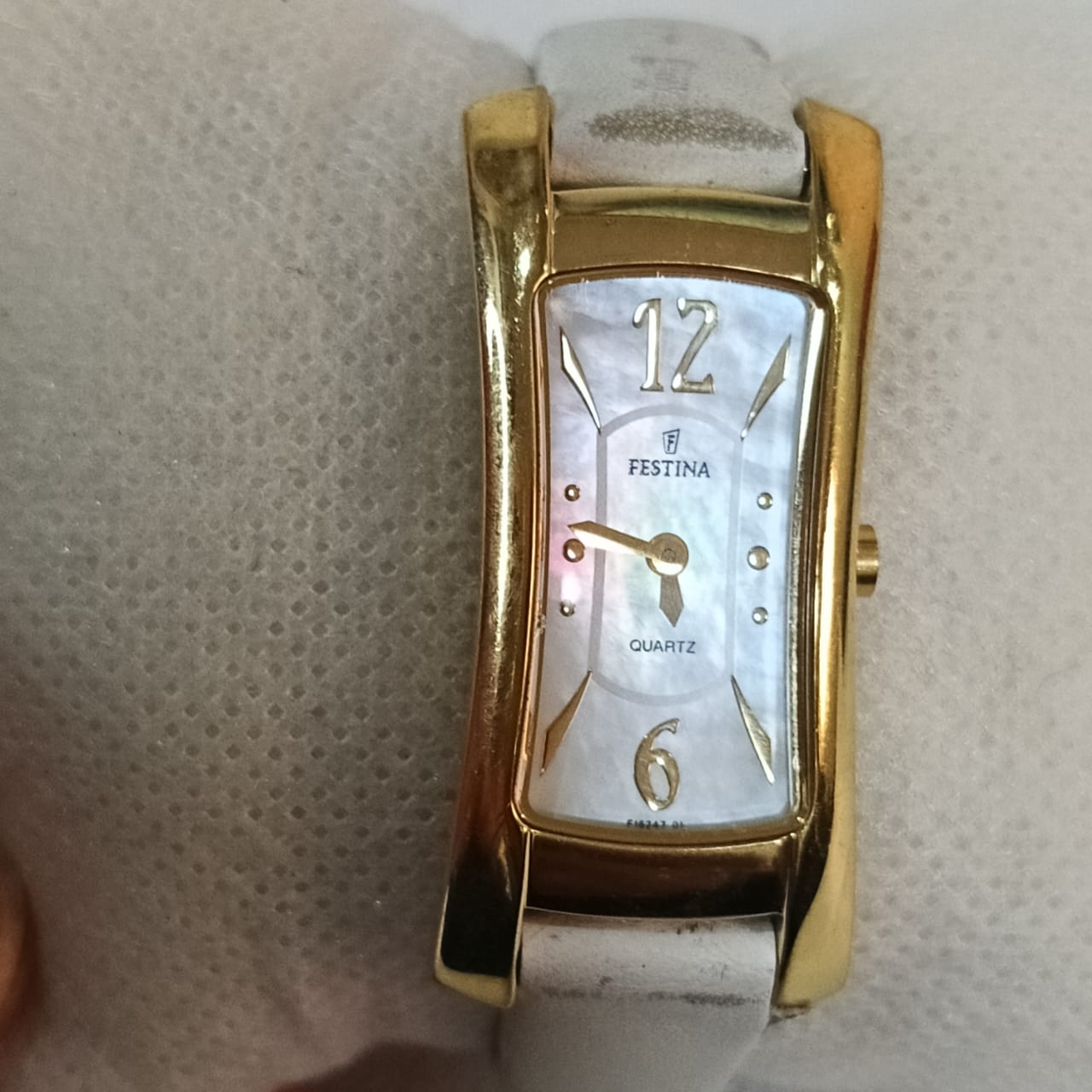 Montre Festina femme tableau nacre blanche Quartz plaqué or