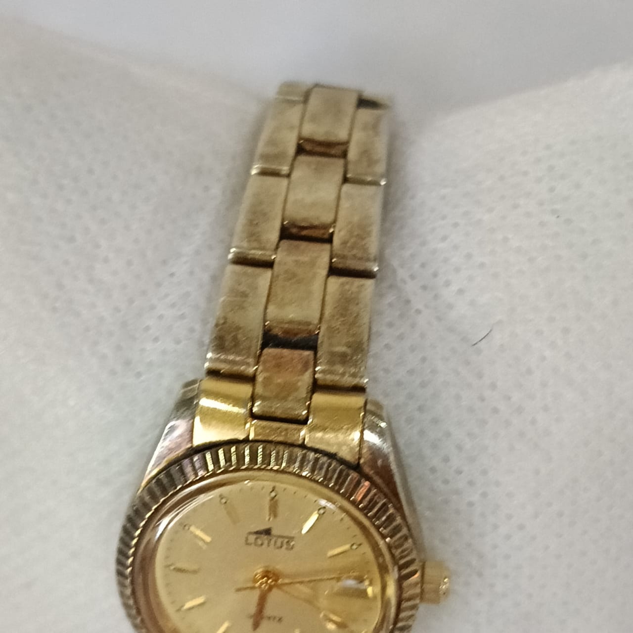 Montre lotus femme original en plaqué or