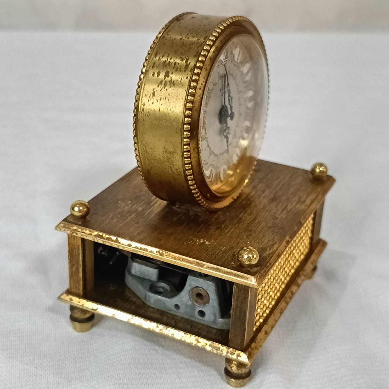 Ancien ravail solo en bronze doré mécanique vintage et musique mécanique