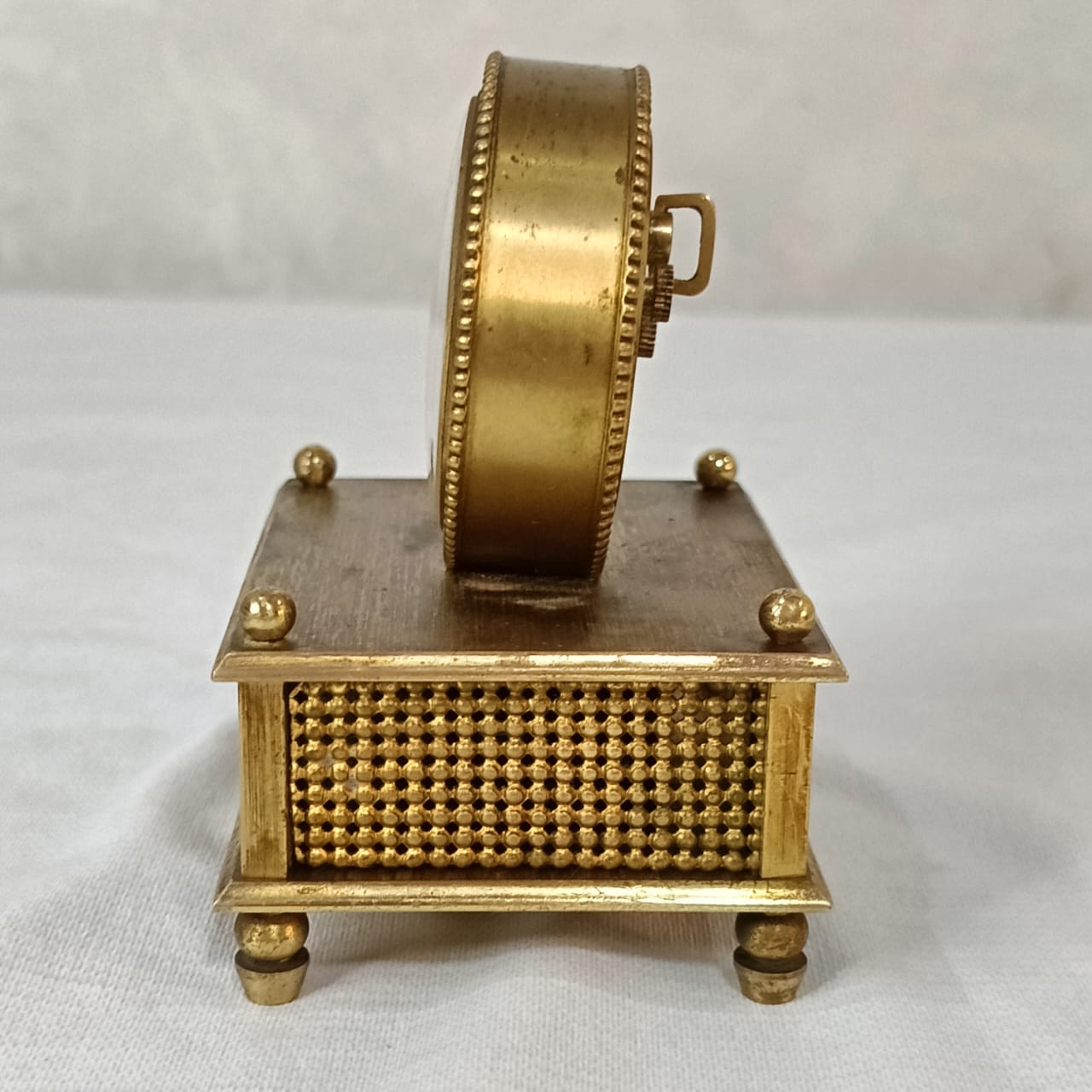 Ancien ravail solo en bronze doré mécanique vintage et musique mécanique