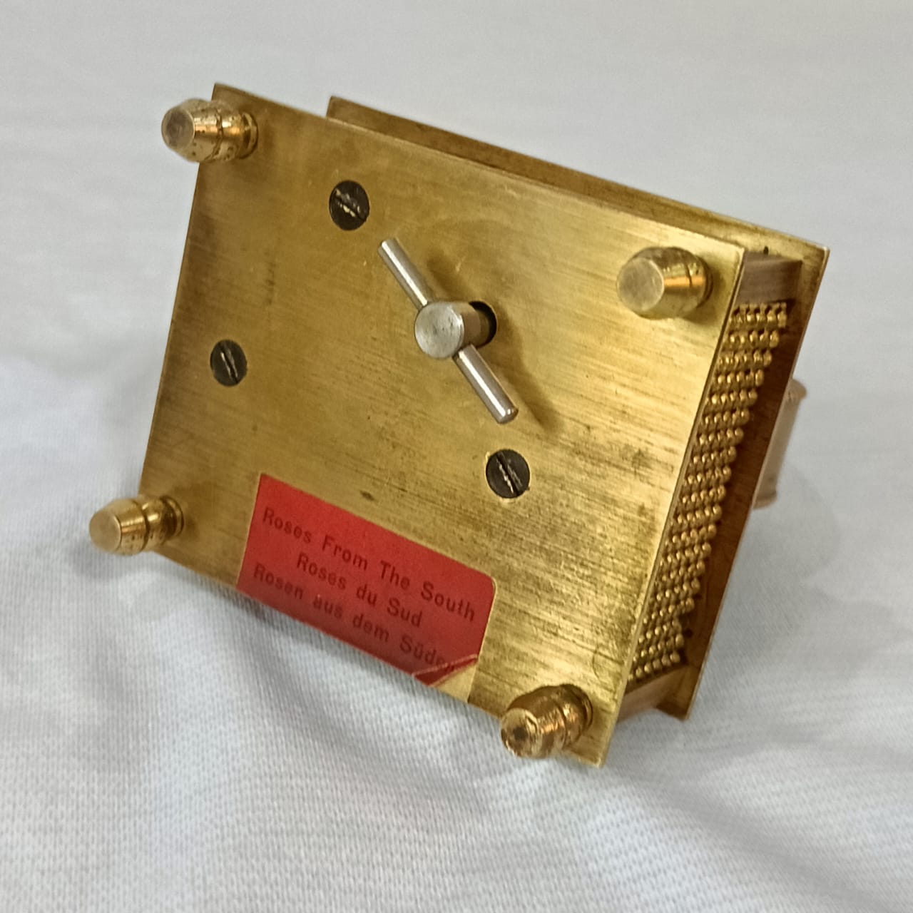 Ancien ravail solo en bronze doré mécanique vintage et musique mécanique