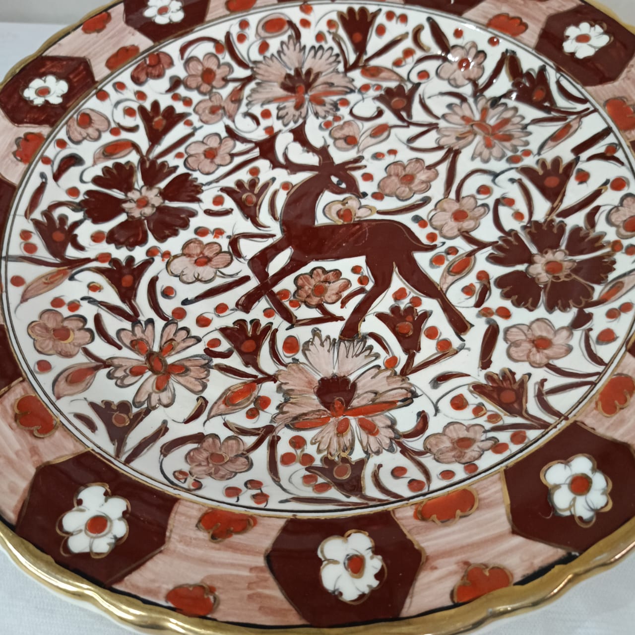 Ancien plat décoratif original porcelaine signé