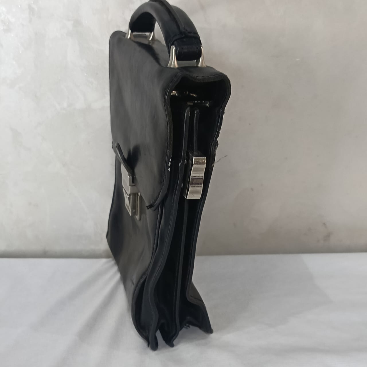 Mini cartable Gérard Menon en cuir vintage original
