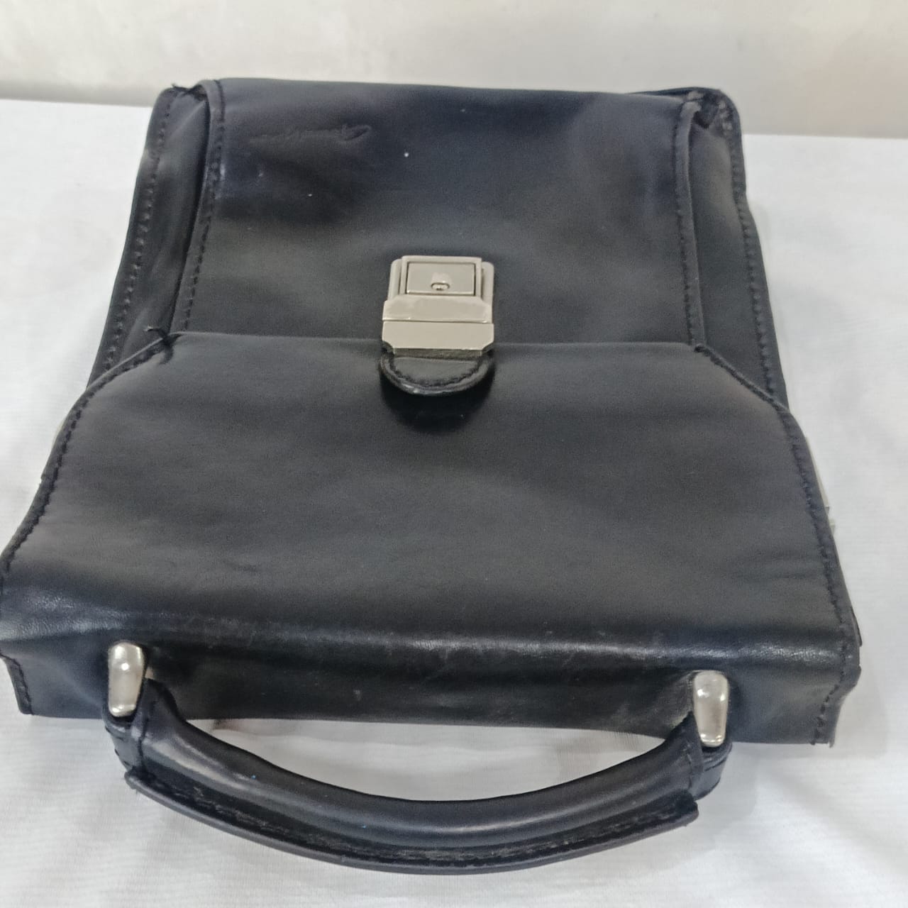 Mini cartable Gérard Menon en cuir vintage original