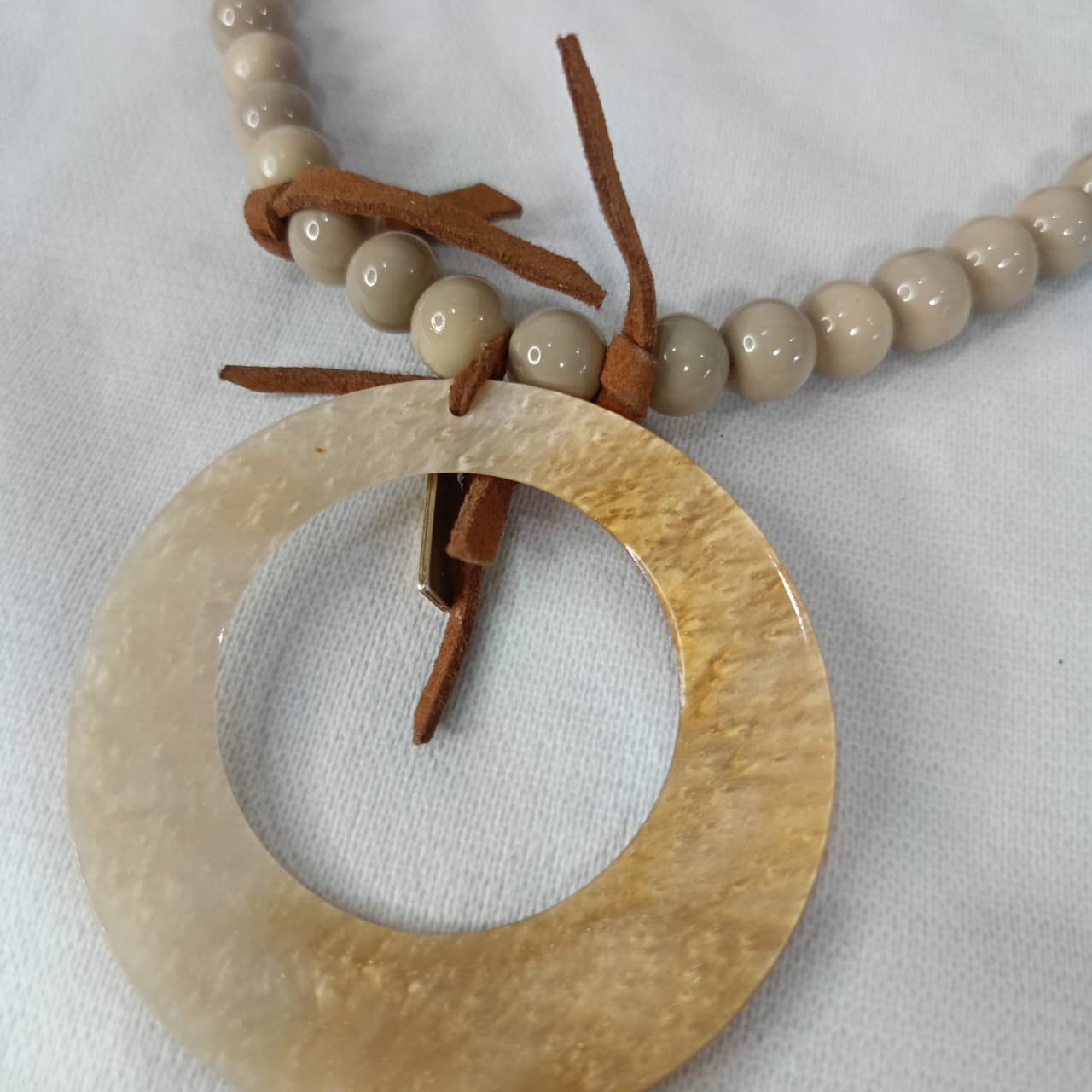 عقد طول وجميل تحفة