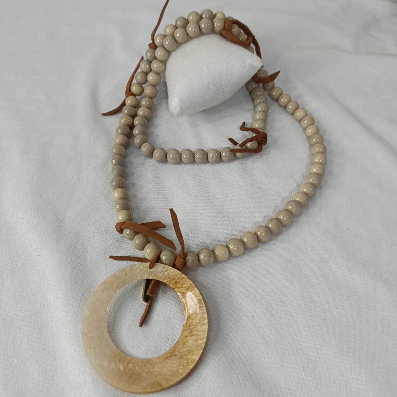 عقد طول وجميل تحفة