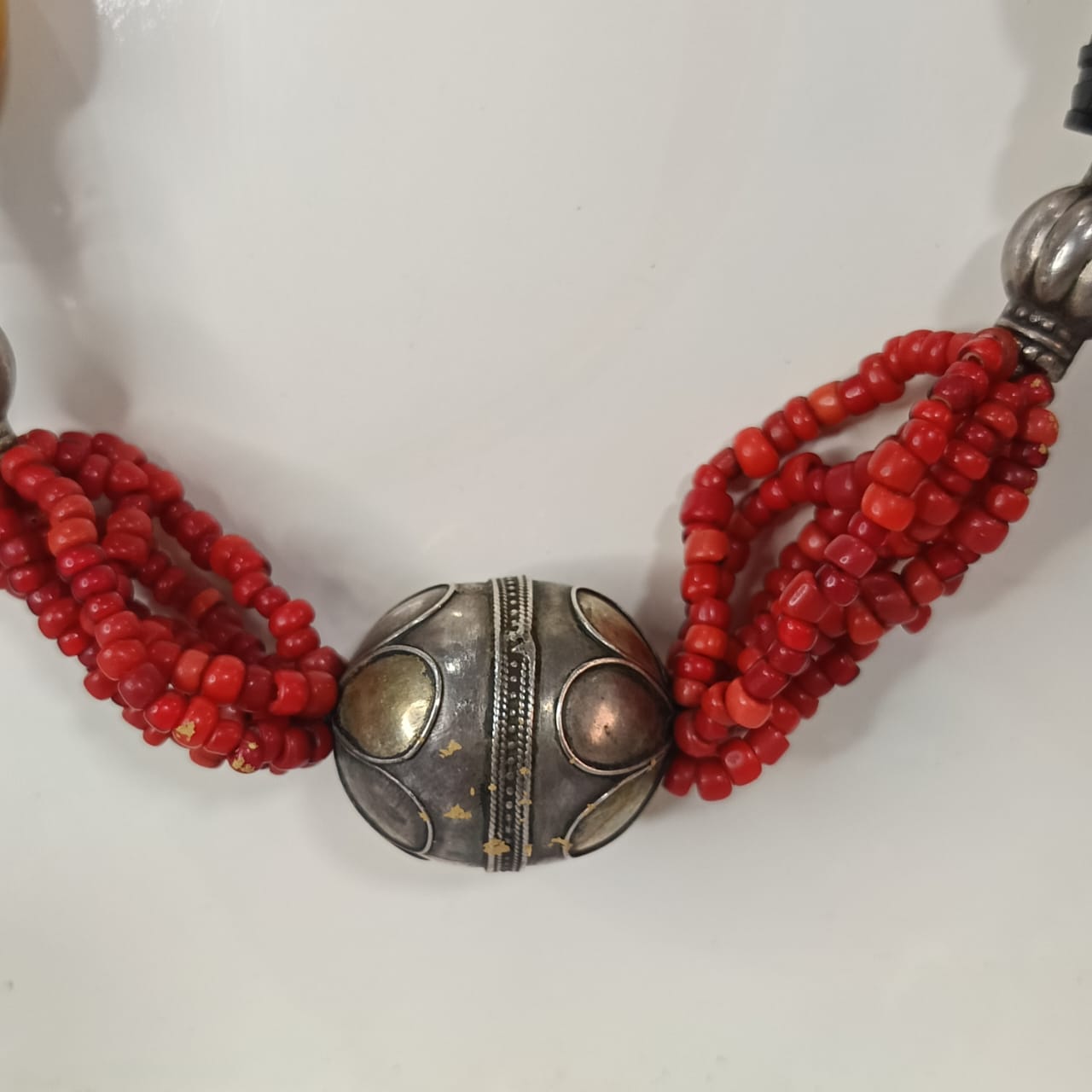 عقد نادر فضة ومرجان ولبان - طول مغلق 22cm