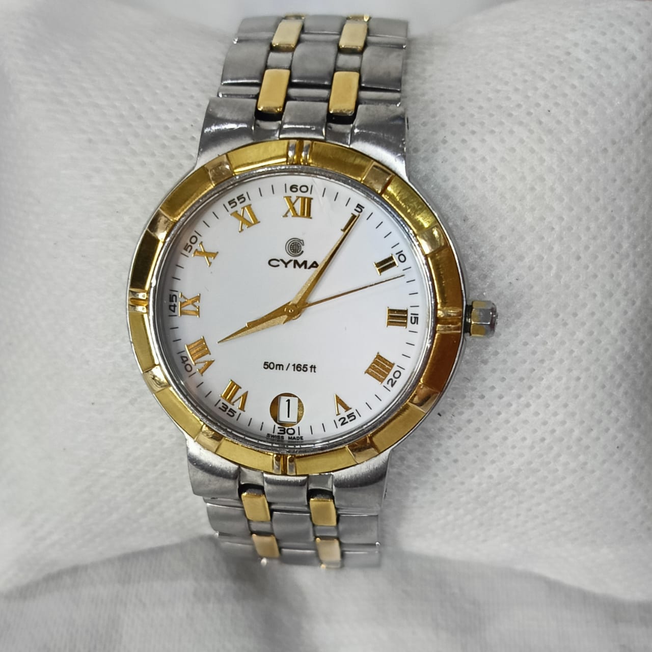 Montre cyma Quartz et saphir original