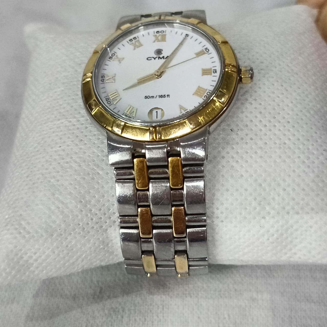 Montre cyma Quartz et saphir original