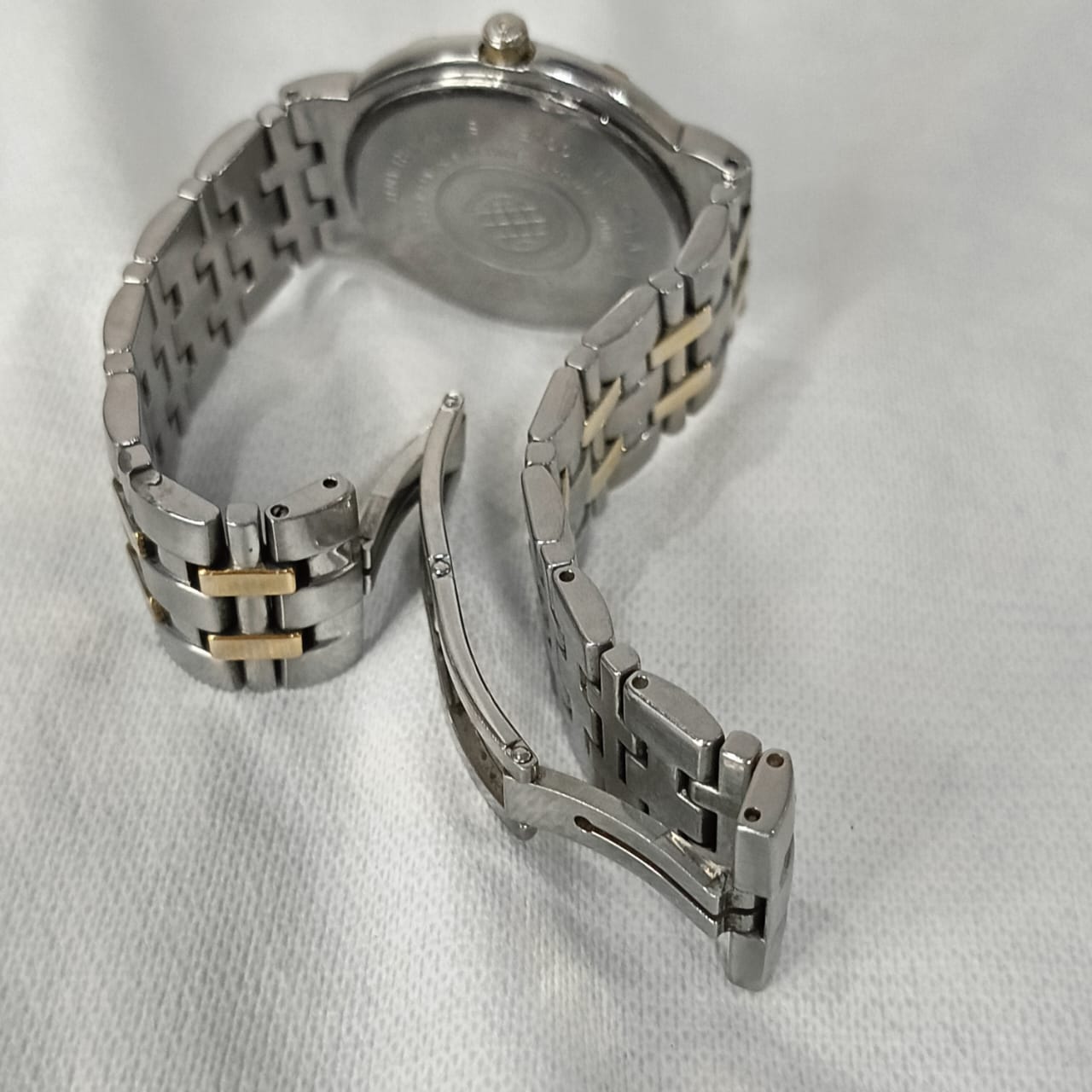 Montre cyma Quartz et saphir original