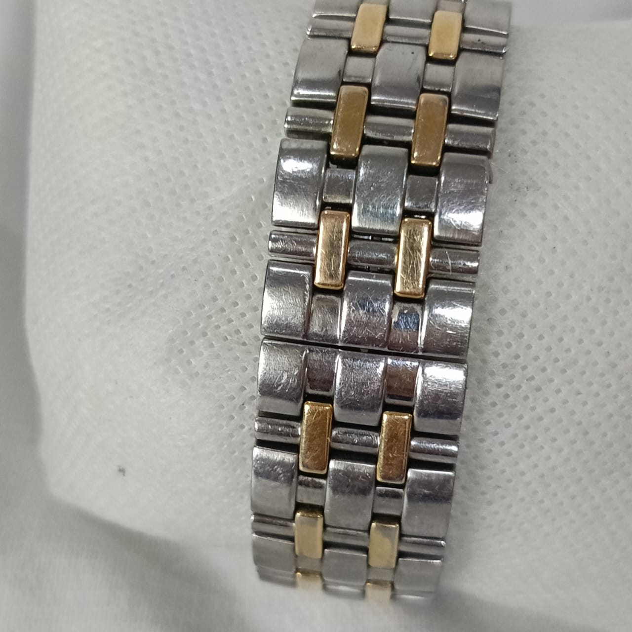 Montre cyma Quartz et saphir original