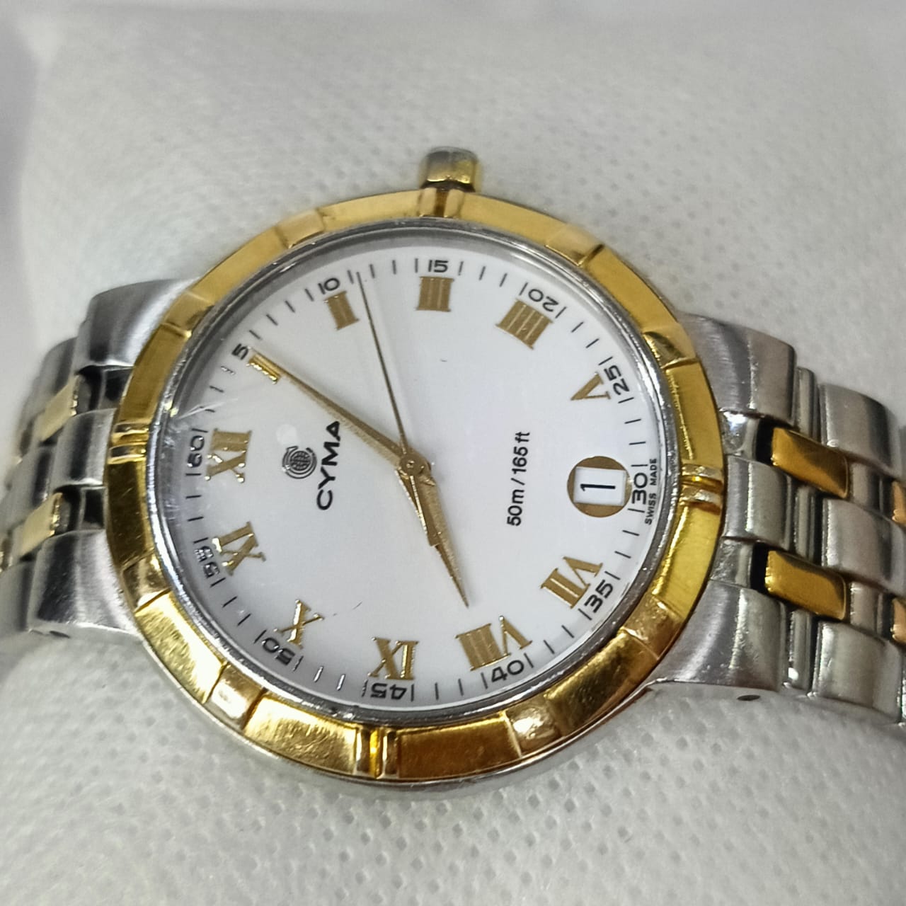 Montre cyma Quartz et saphir original