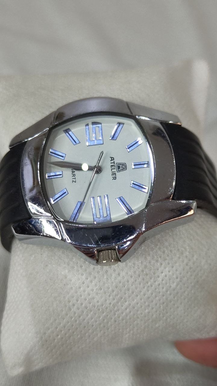 Montre atelier quartz original