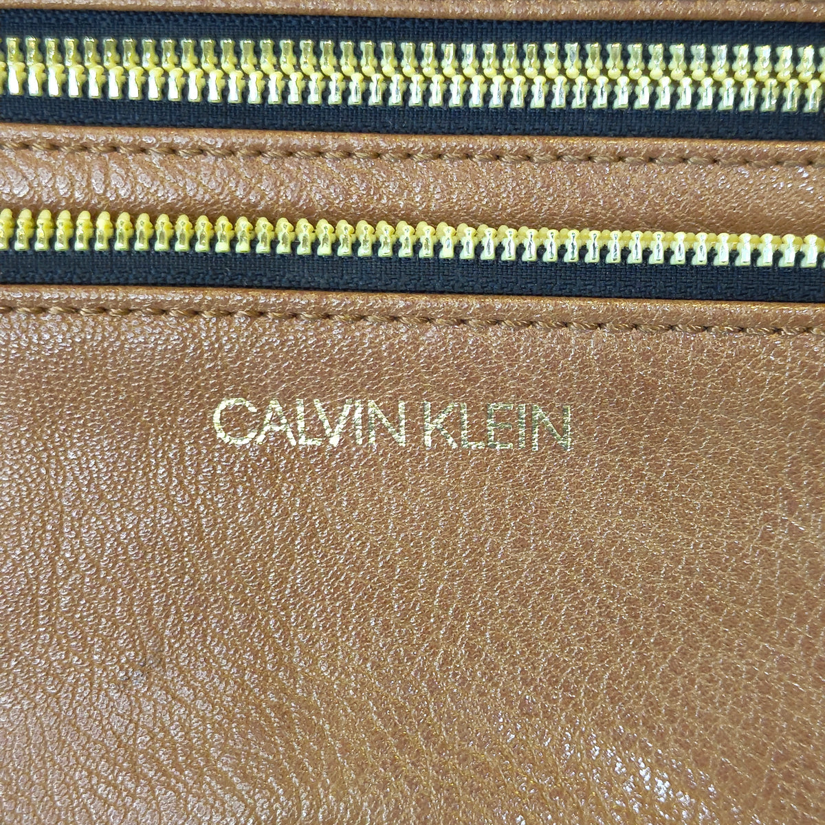 Sac Calvin Klein femme original 
26/24cm
Prix 10000