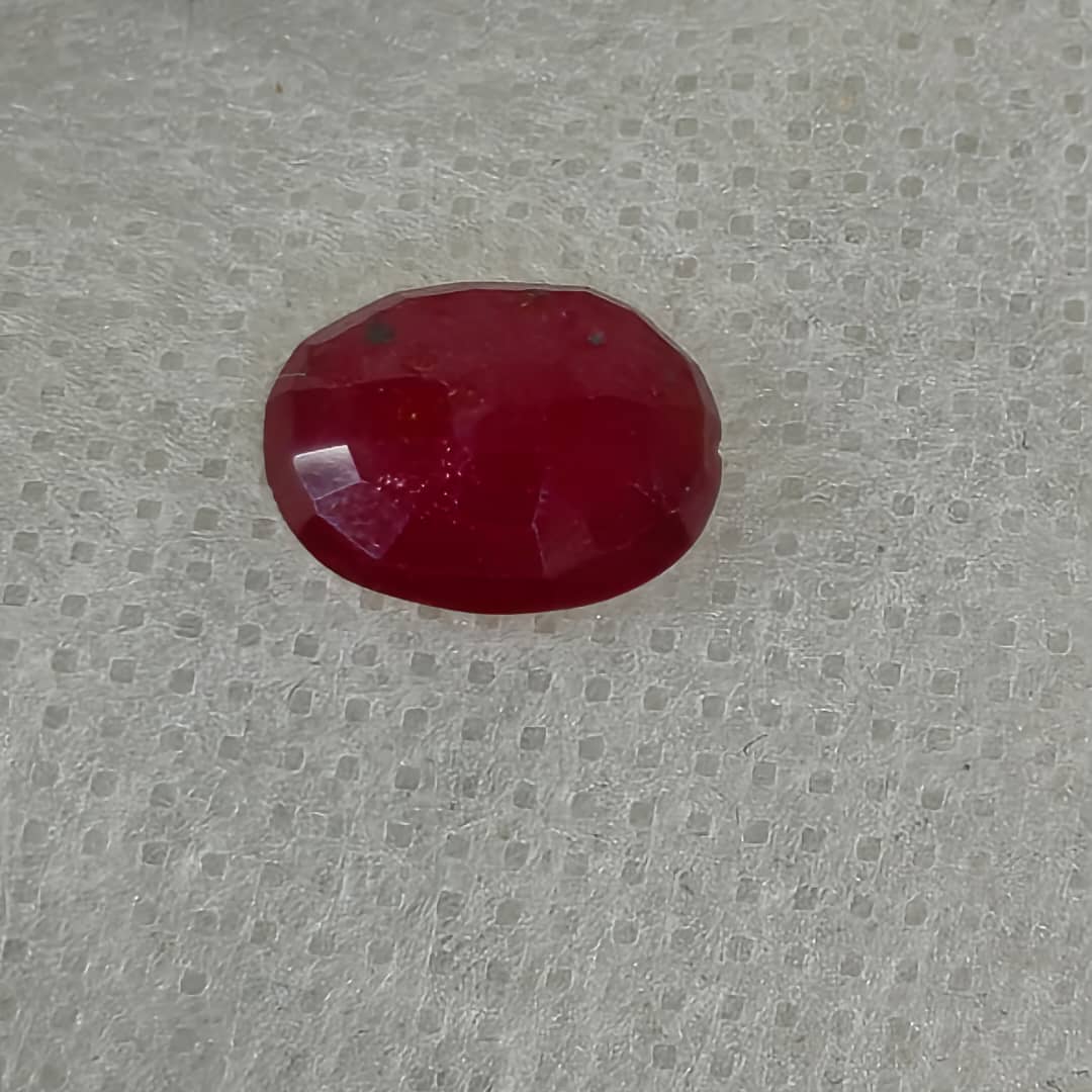 حجر ياقوت طبيعي