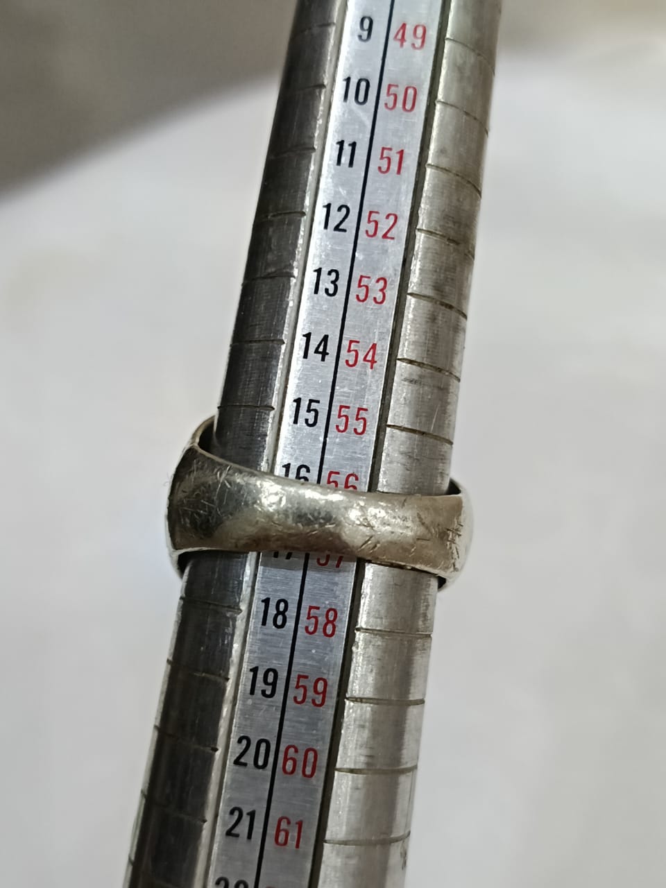 خاتم فضة مرصع بحجر سفير أزرق