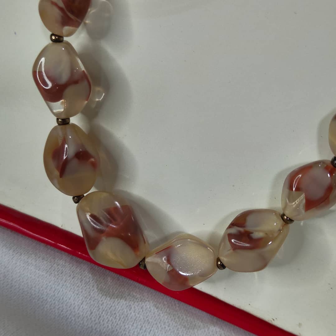 عقد تحفة نادرة بحجر عقيق مصور 
طول مغلق 26cm
Prix 14000