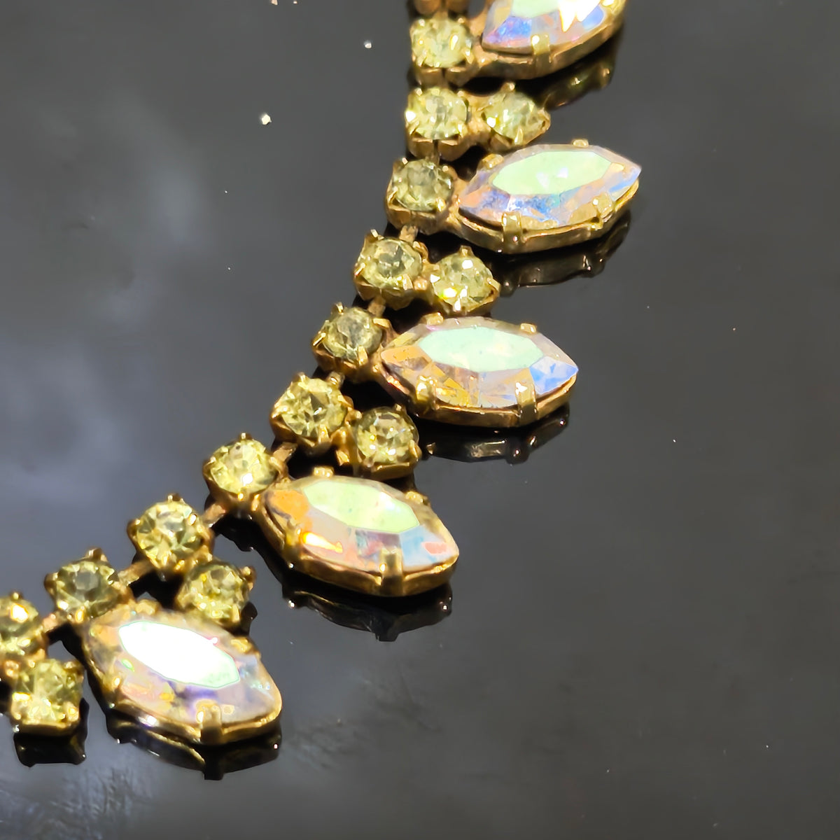 سلسلة بلاكي بالحجر
طول مغلق 17cm
Prix 4500